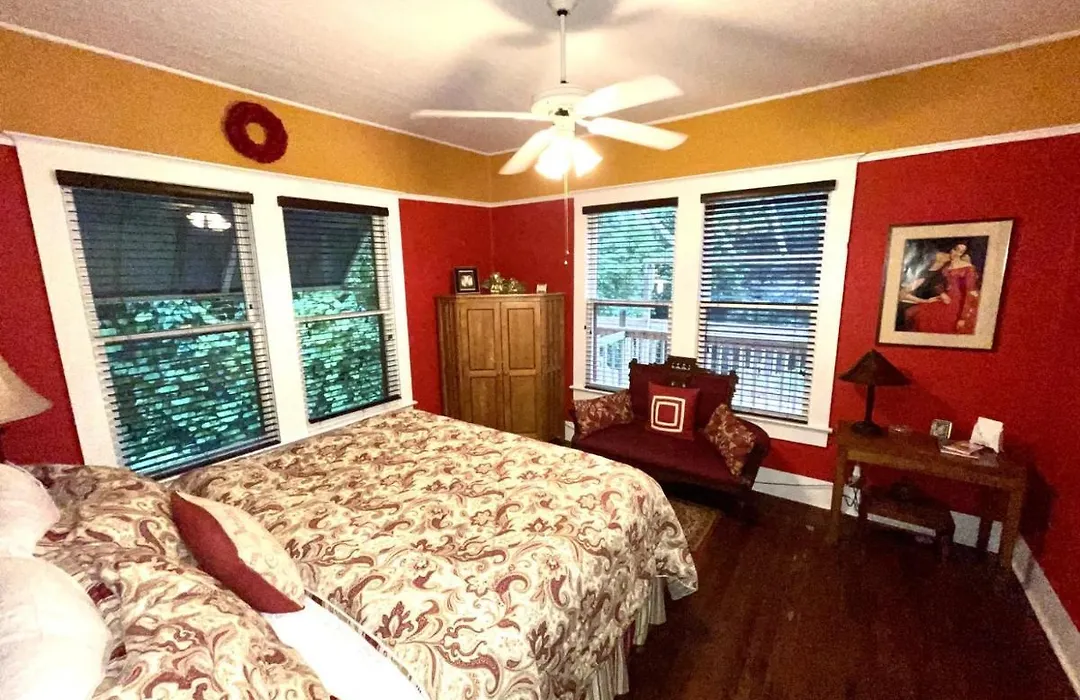 Grady House Bed & Breakfast-1
